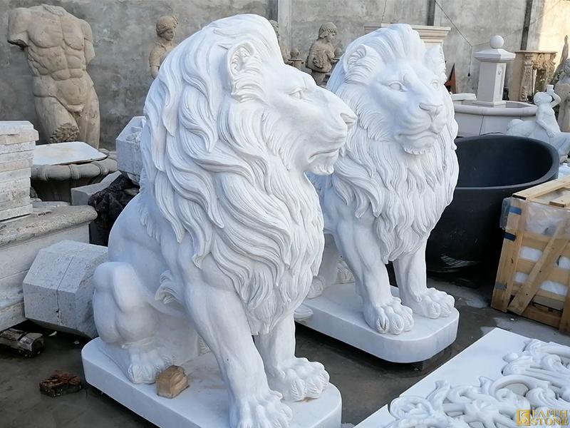 Мраморные статуи львов