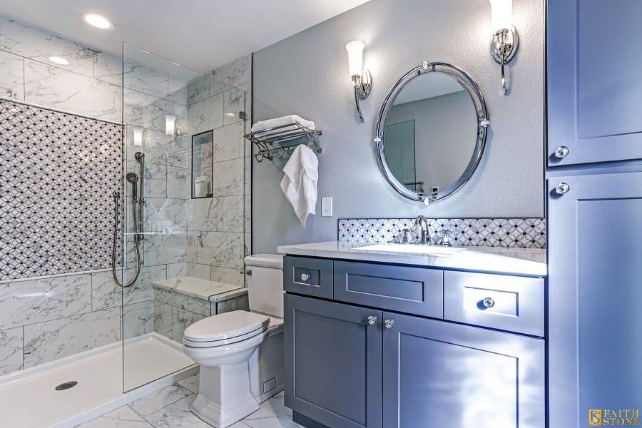Идея мраморной мозаики для ванной комнаты